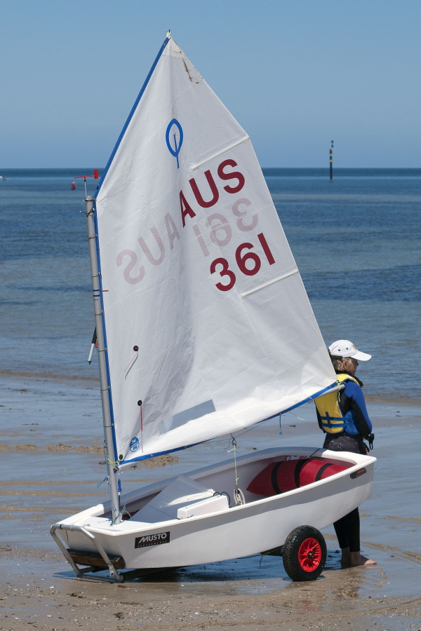 1200px-Optimist_on_the_beach.jpg